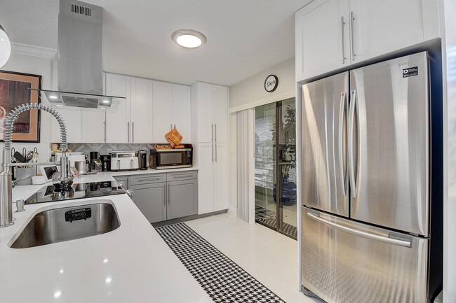 Building Photo - 274 Capri F