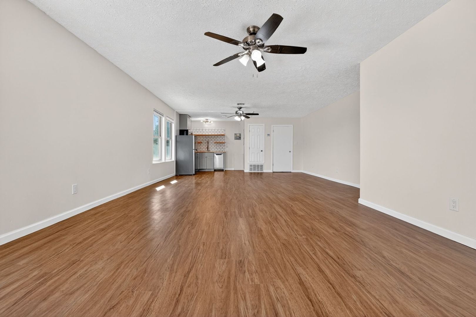 Building Photo - 16200 Round Mountain Rd