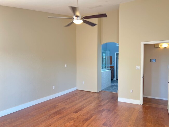 Building Photo - MOVE IN SPECIAL- 1/2 OFF FIRST MONTH'S REN...