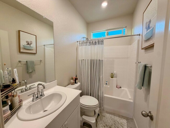 Building Photo - 3018 Kenwood Cir