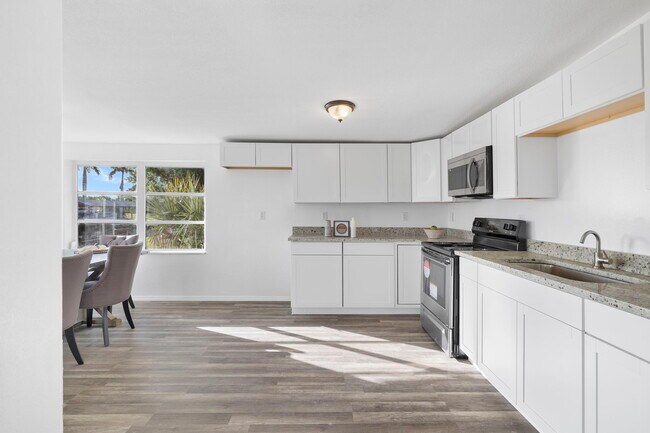 Building Photo - 221 Duxbury Ave
