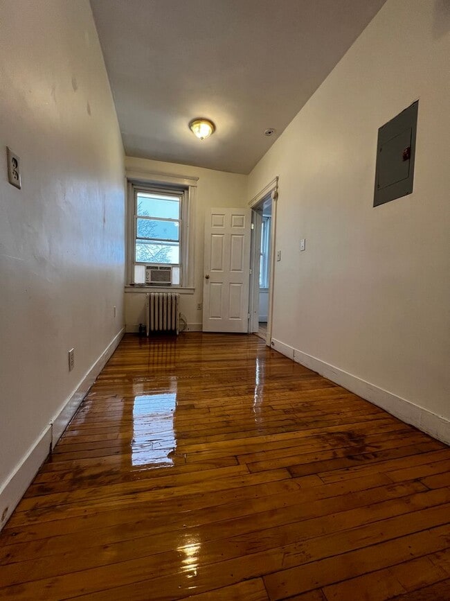 Building Photo - Sunny, Updated Brighton 1 bed in the 1600 ...