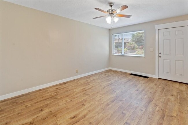 Building Photo - 1263 E Emerson Ave