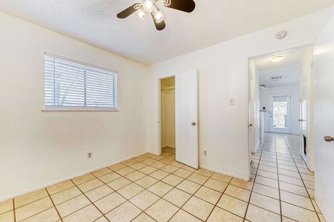 Building Photo - 2928 E 12th St