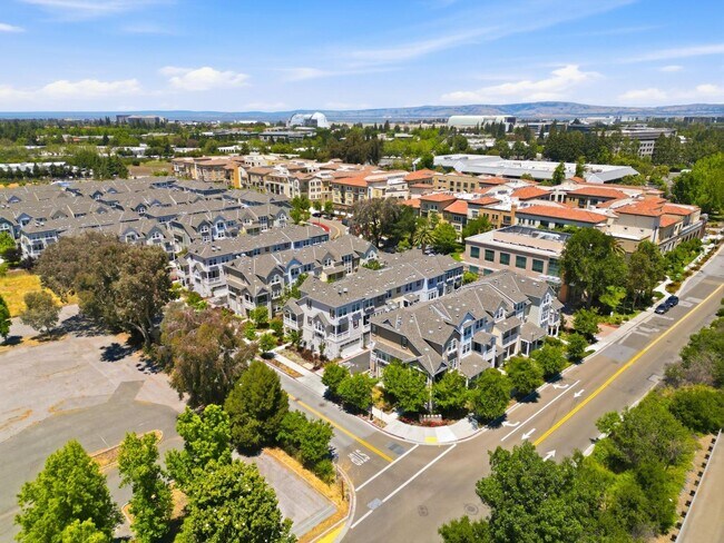 Building Photo - 394 Circuit Wy