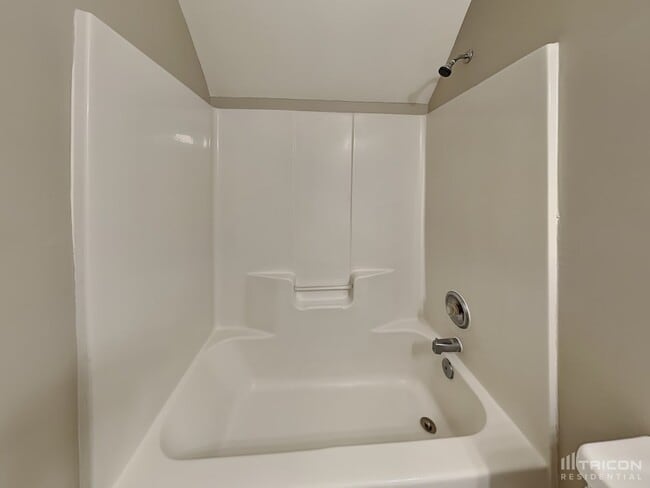 Building Photo - 2826 Bricker Dr