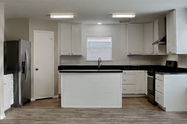 Building Photo - 2506 Buckminster Dr