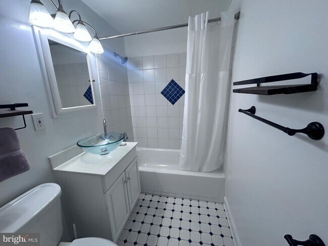 Building Photo - 132 Pinecrest Ln