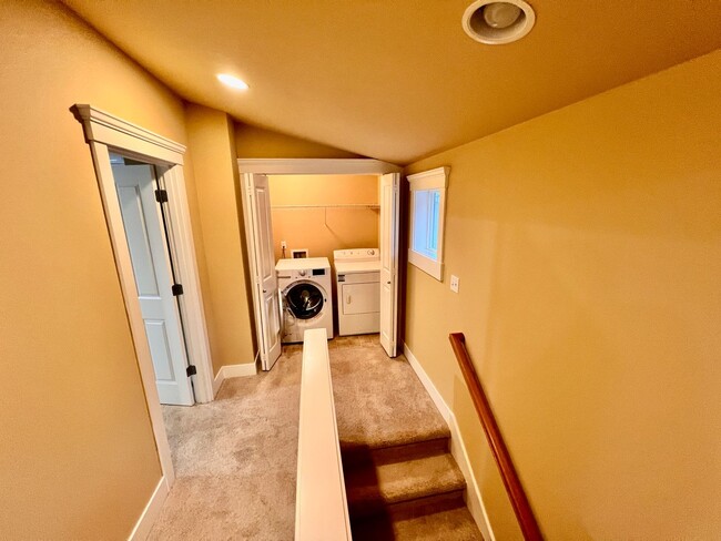 Building Photo - Spacious Greenwood townhouse - Available now!