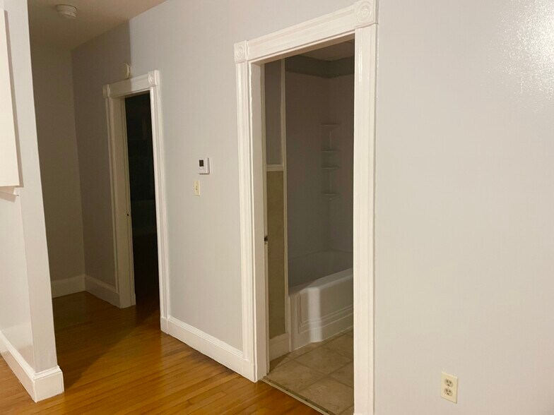 Building Photo - 11 Sherman St