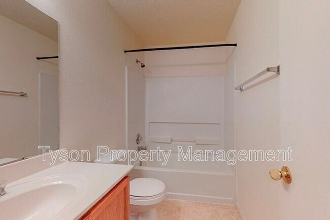 Building Photo - 1825 San Pedro Rd