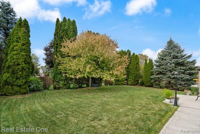 Building Photo - 1574 Devonshire Dr