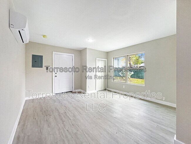 Building Photo - 1606 W Wildwood Dr