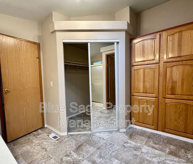 Building Photo - 1375 S Bagley Creek Rd