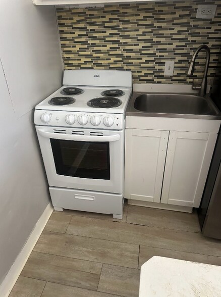 Building Photo - 52 Cleveland Ave