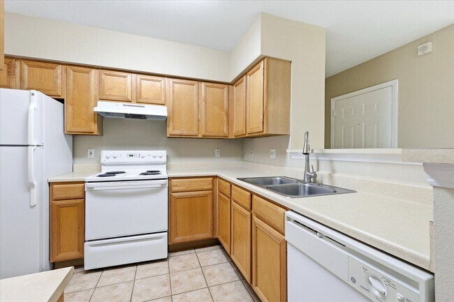 Building Photo - 1015 Villagio Cir
