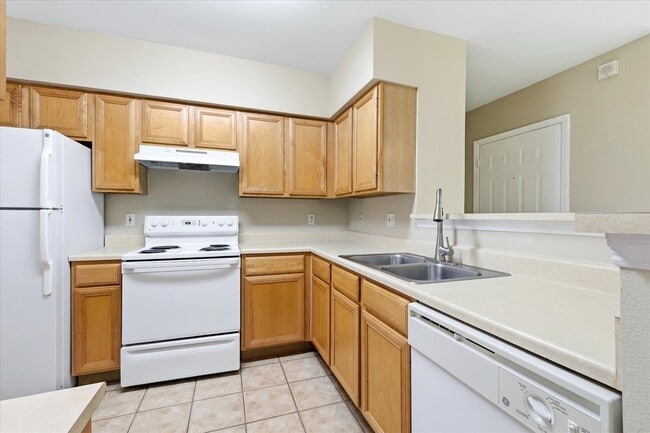 Building Photo - LIGHT, BRIGHT AND SPACIOUS 1 BEDROOM 1 BATHROOM 2ND FLOOR CONDO LOCATED IN THE HIGHLY SOUGHT AFTE...