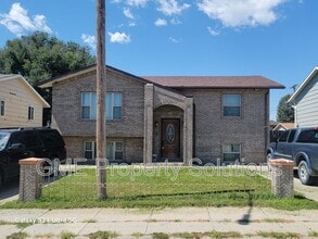 Building Photo - 212 S Potash Ave