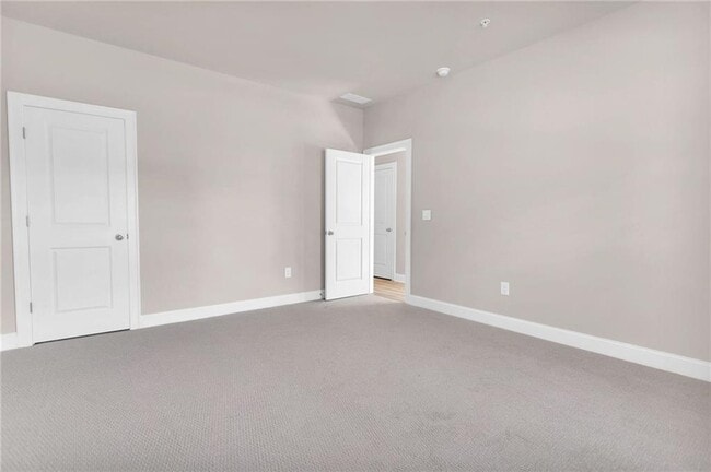 Building Photo - 423 Lincoln St