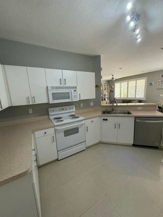 Primary Photo - 9205 Villa Palma Ln