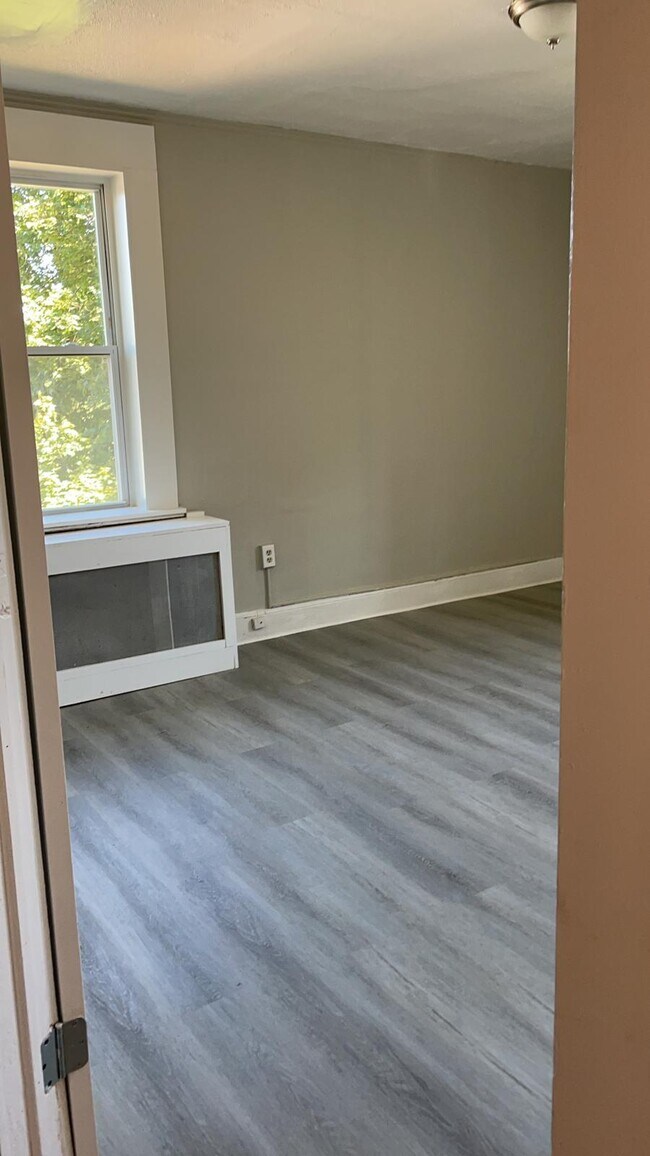 Building Photo - 323 Winthrop Ave