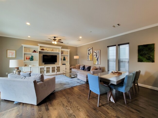 Building Photo - 925 W 19th St