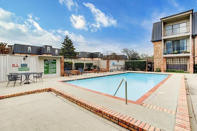 Building Photo - 2400 N Braeswood Blvd