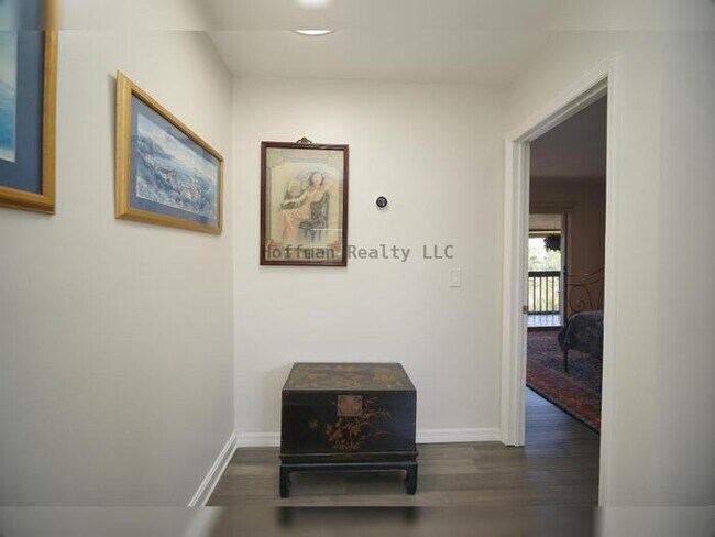 Building Photo - Waterfront 2BR Condo with Private Garage and Water Views in Tampa