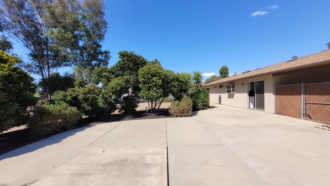 Building Photo - Beautifully Renovated Home In Ramona