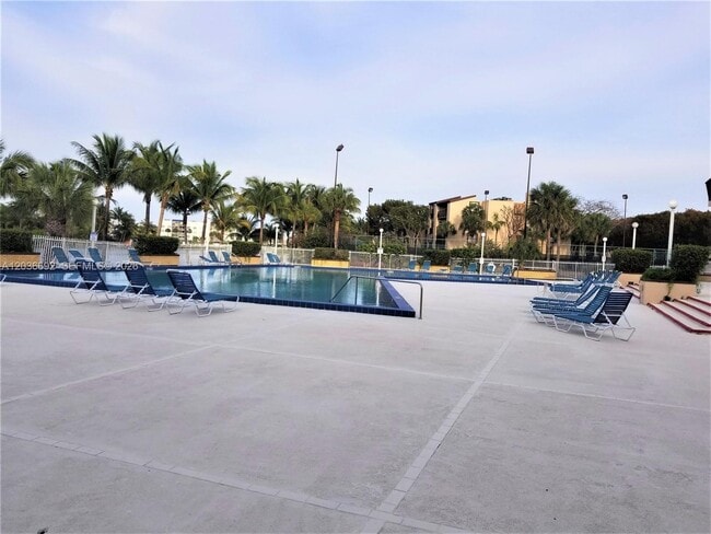 Building Photo - 14201 N Kendall Dr