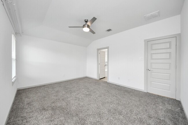 Building Photo - 7007 Fleetwood Crescent Wy