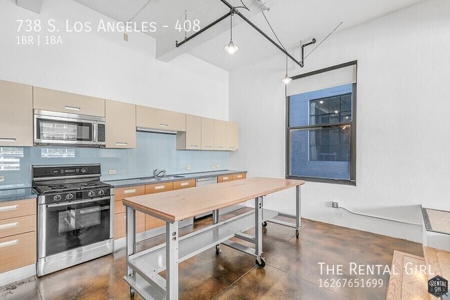 Building Photo - 738 S Los Angeles St