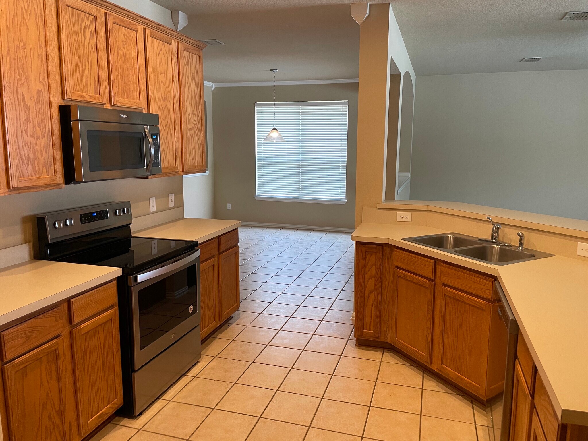 Kitchen - 1046 Elm Dr