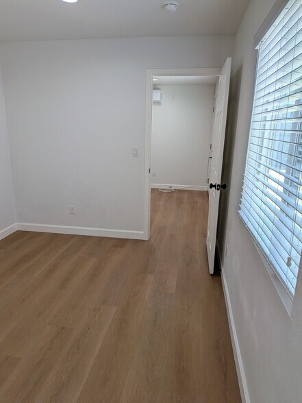 Building Photo - 10720 1/2 Charnock Rd