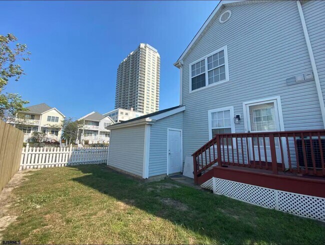 Building Photo - 201 Grammercy Pl