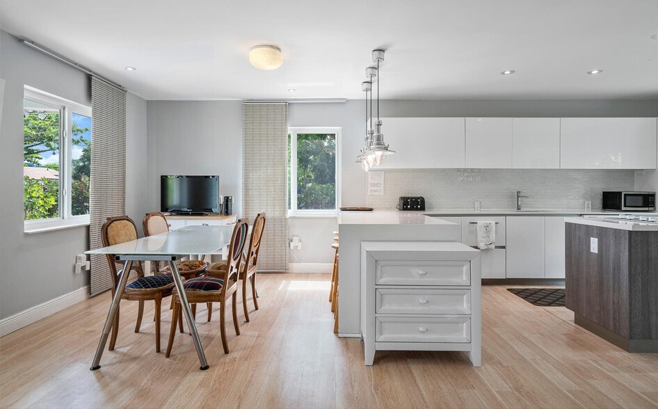 Building Photo - 100 NW 40th St