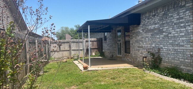 Building Photo - Great 2 bedroom 2 bath in Rogers