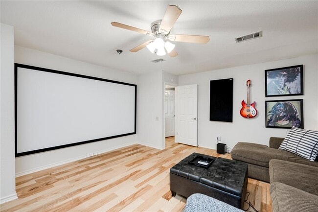 Building Photo - 6621 Mesa Hollow Dr
