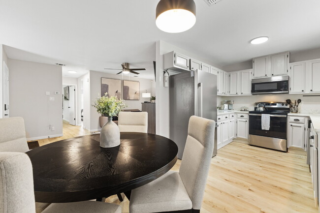 Building Photo - 5522 Allbrook