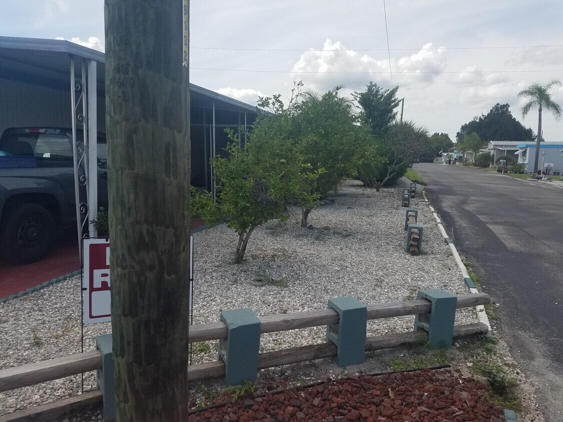 corner lot - 30531 Francis St