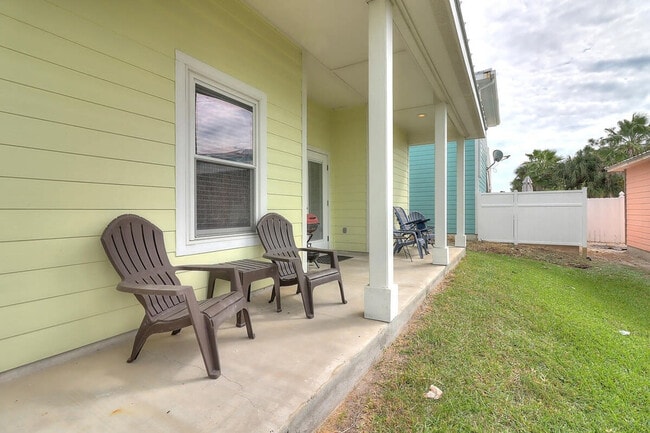 Building Photo - 140 Royal Sands Blvd