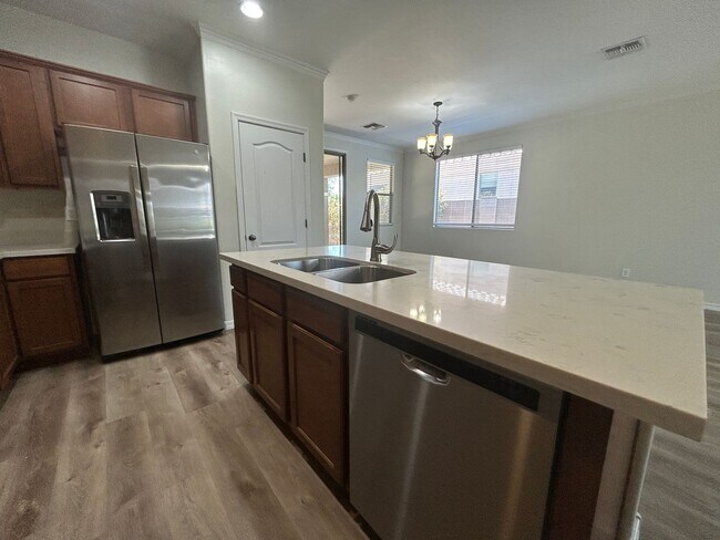 Building Photo - 4425 E Los Altos Dr