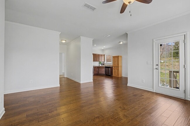 Building Photo - 140 Tulip Grove Point