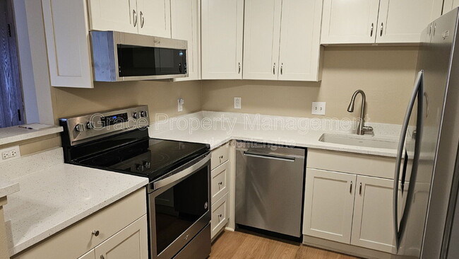 Building Photo - 3335 S Ammons St