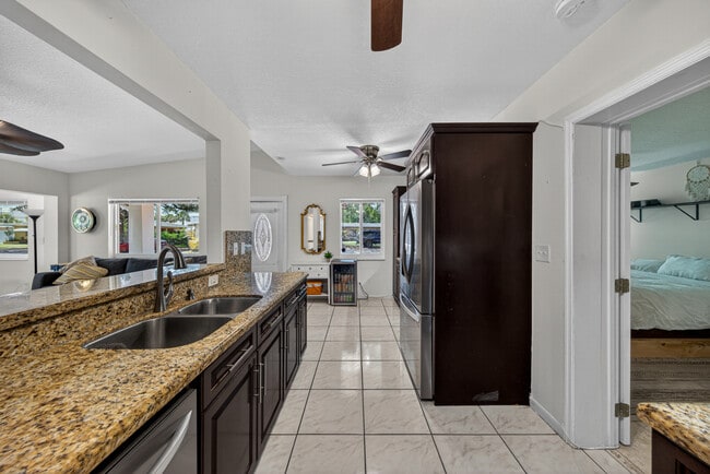 Building Photo - 211 S 57th Way