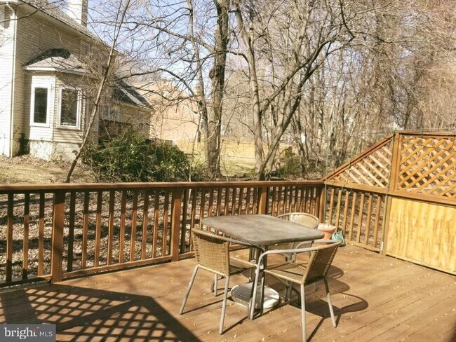 Building Photo - SPACIOUS TH IN OLNEY