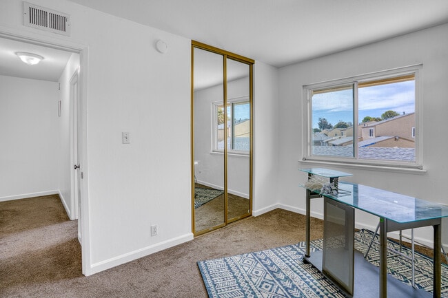 Building Photo - 4252 Comet Cir