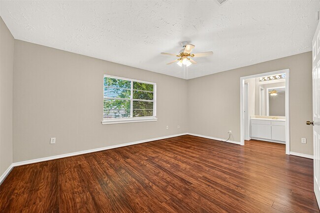 Building Photo - 9022 Wilcrest Dr