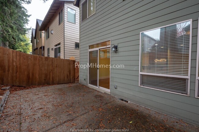 Building Photo - Beautiful Three Bedroom Home in Bethany - Available Now!