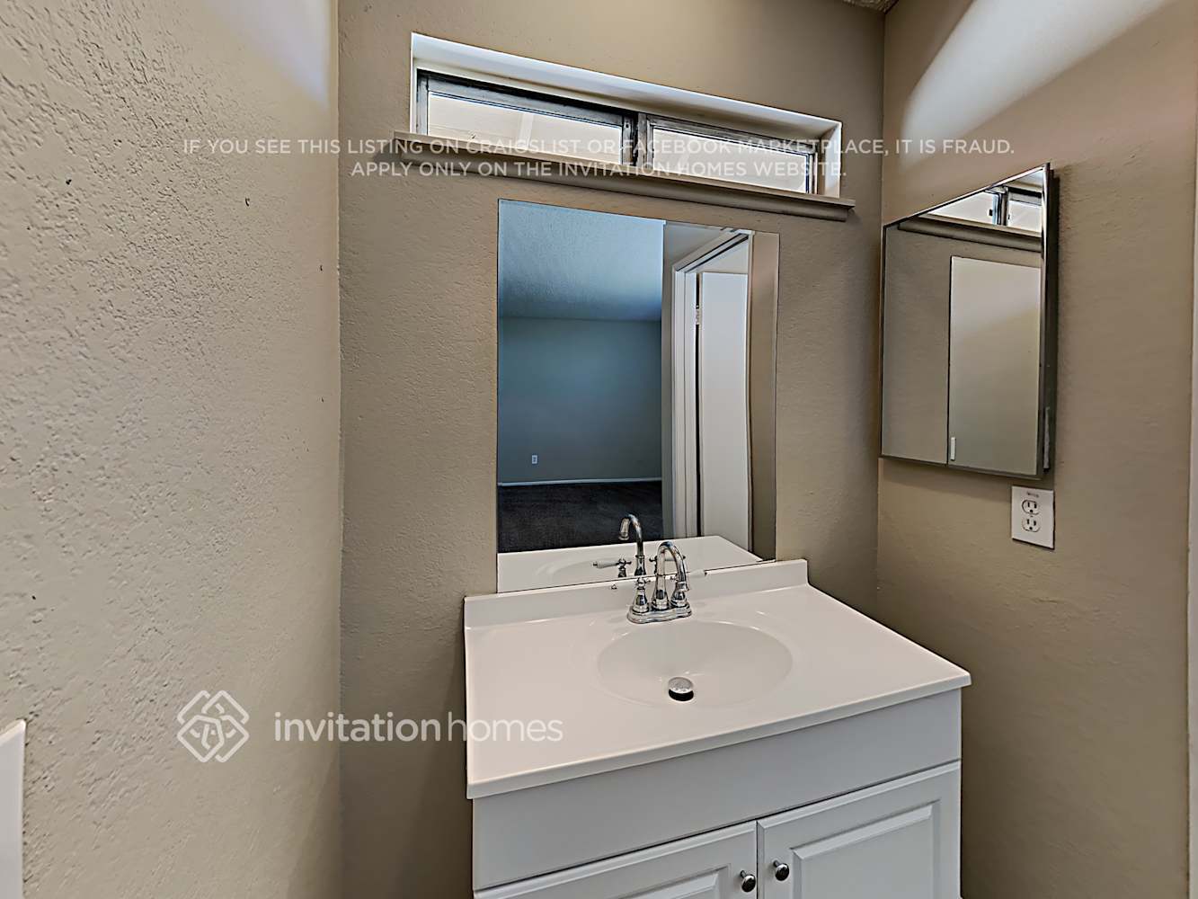 Building Photo - 14327 Green Vista Dr